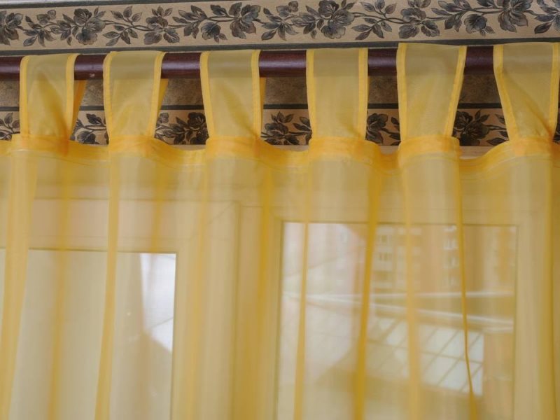 Tulle jaune avec charnière