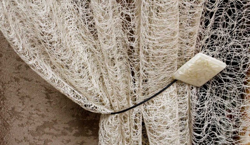 Toile en tulle avec attache sur clip décoratif
