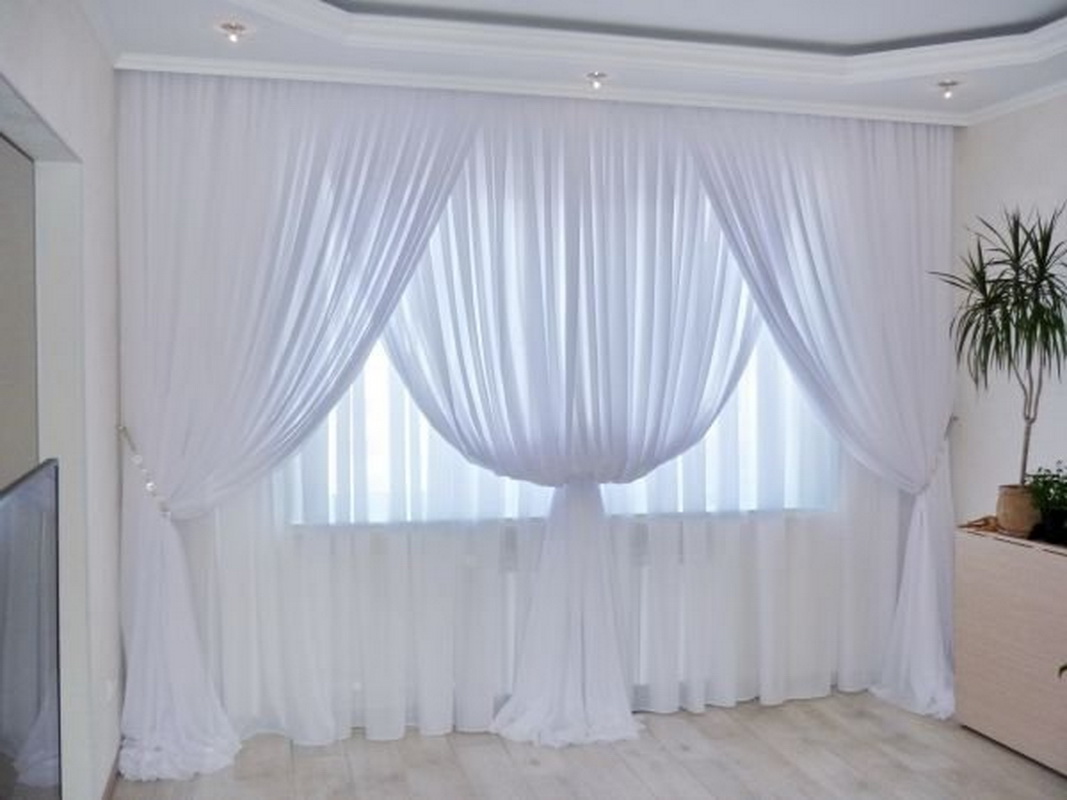 witte tule in het interieur