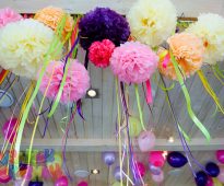 décorer les pompons des serviettes en papier