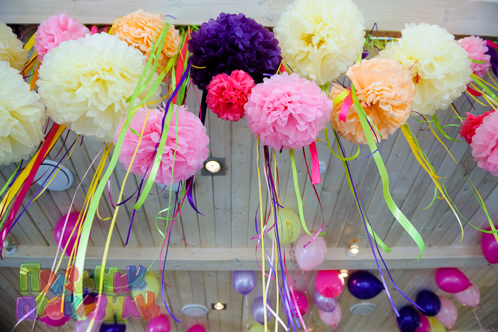 décorer les pompons des serviettes en papier
