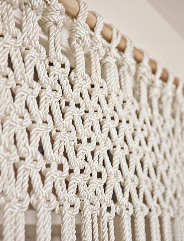 Canvas rope curtains of simple knots