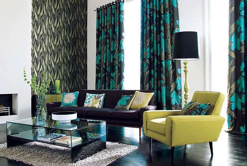 rideaux jacquard à l'intérieur du salon