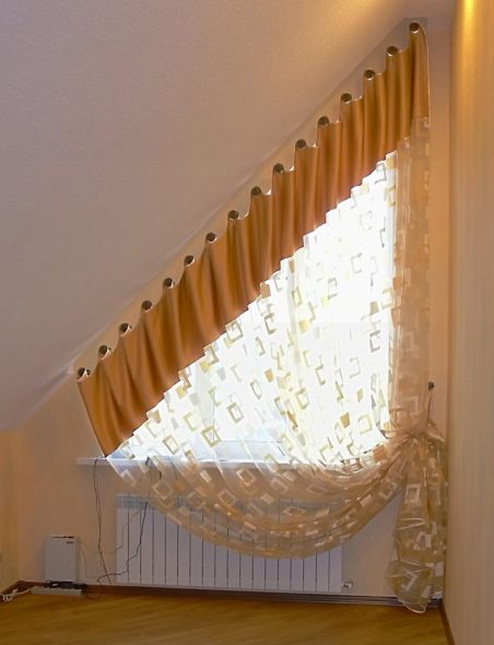 Fastening on beautiful decorative hooks