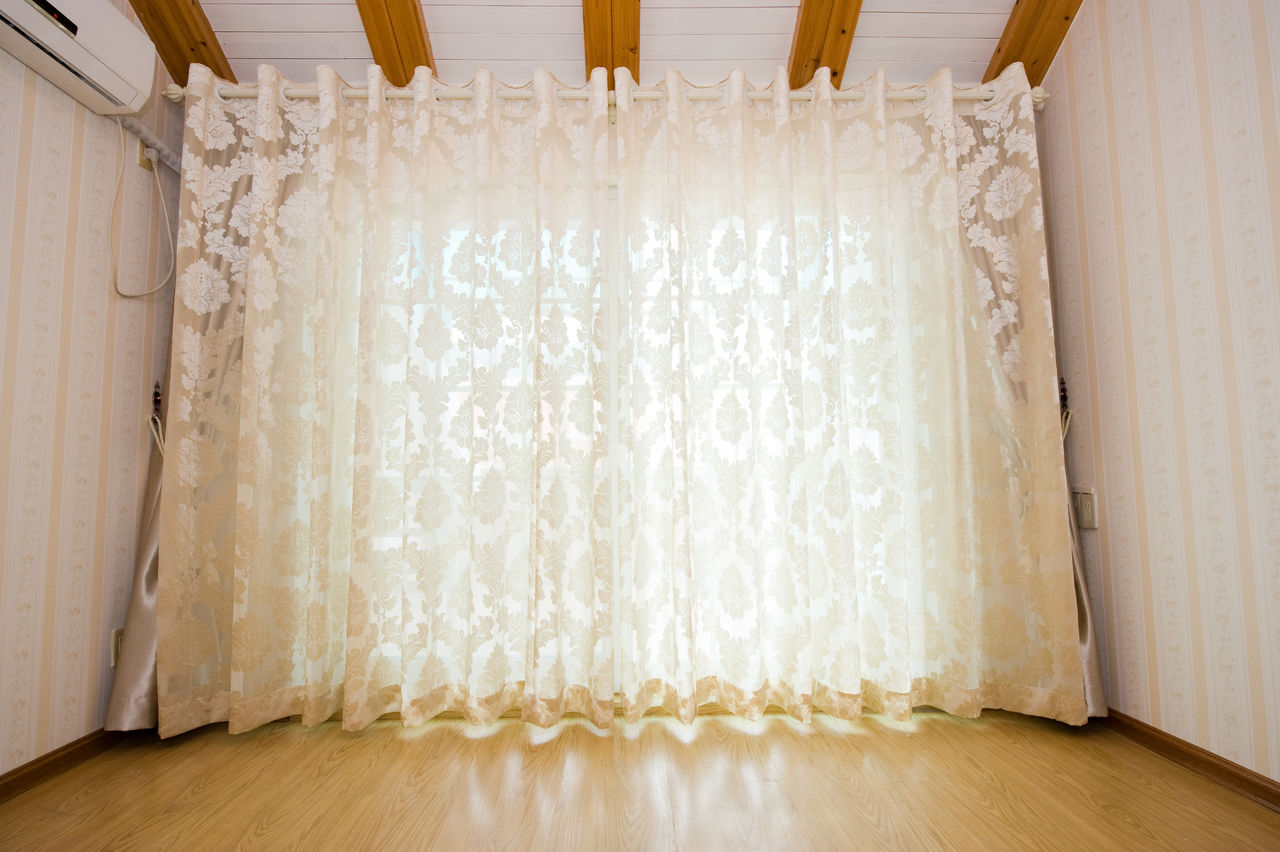 tulle d'organza dans la chambre
