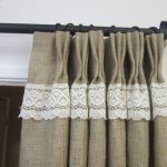 rideaux avec des nattes avec de la dentelle