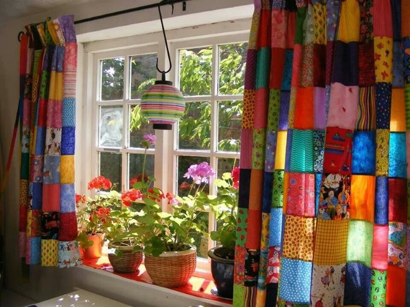 Rideau lumineux pour la cuisine dans le style du patchwork