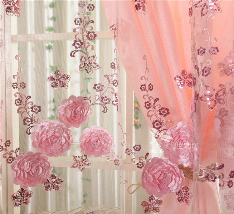 tulle décor appliqué