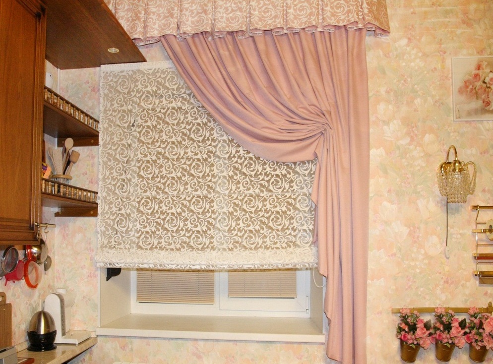 curtains on small windows photo