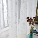 vải tuyn trắng với một mô hình