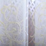 vải tuyn trắng với chữ lồng