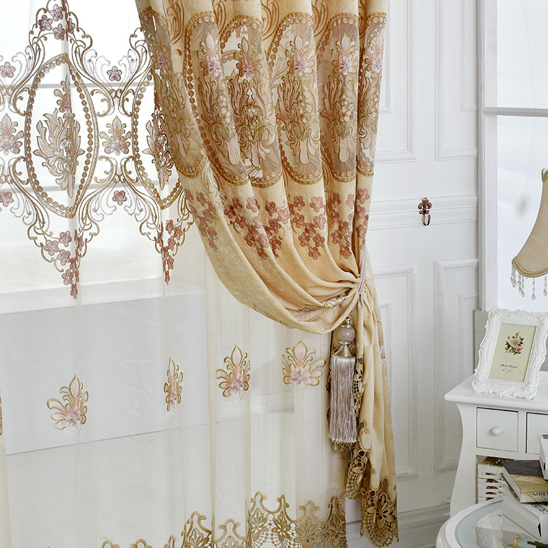tulle brodé d'or