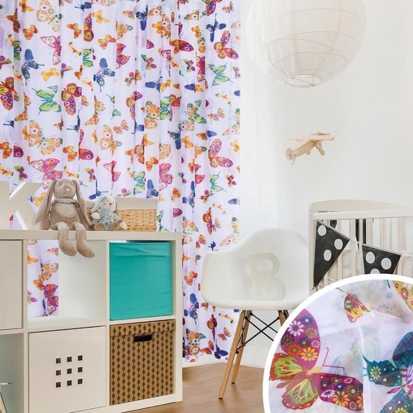tulle dans le décor de chambre d'enfant photo