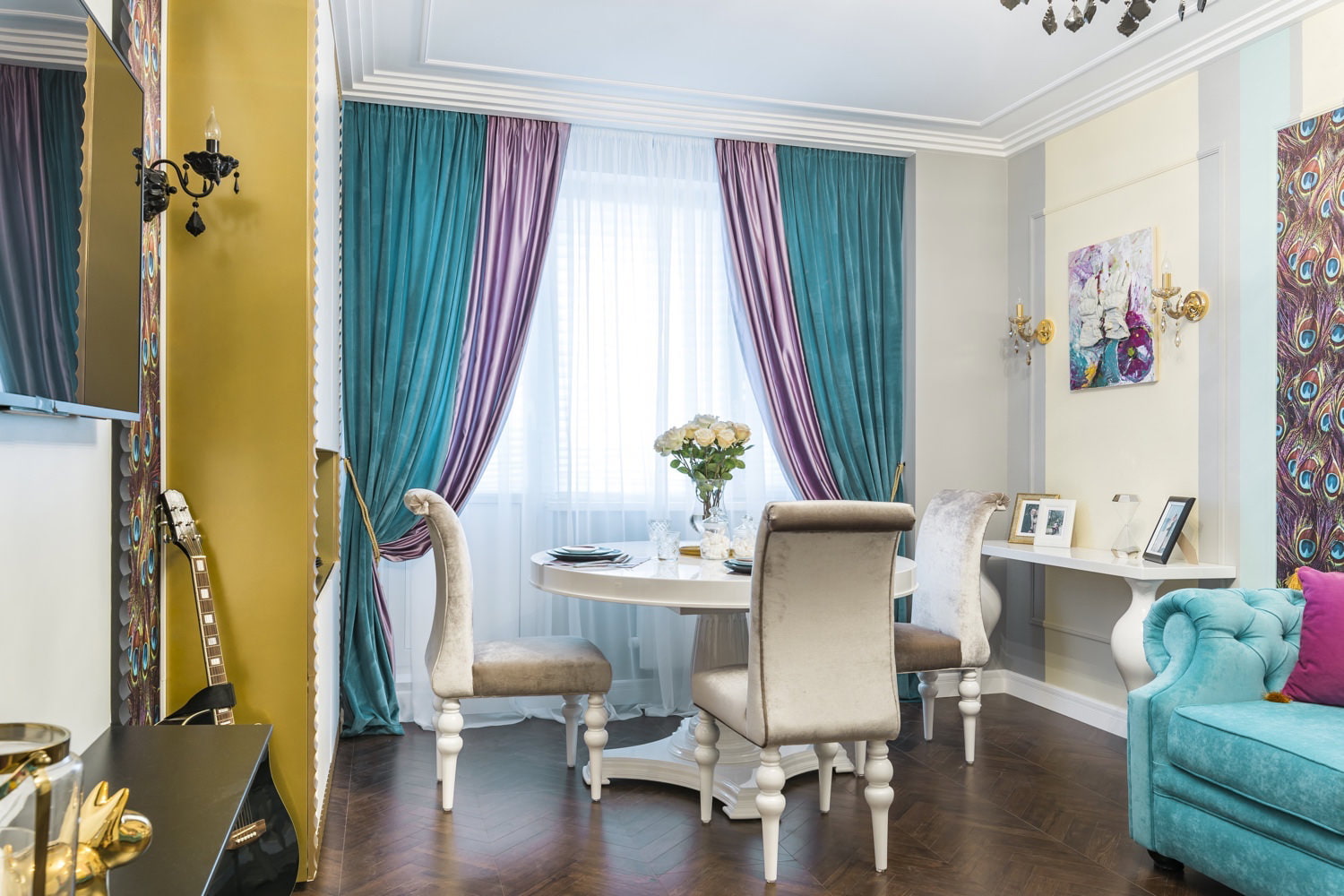 intérieur de rideaux turquoise