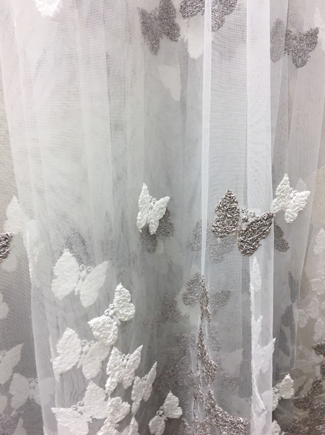 tulle avec des papillons