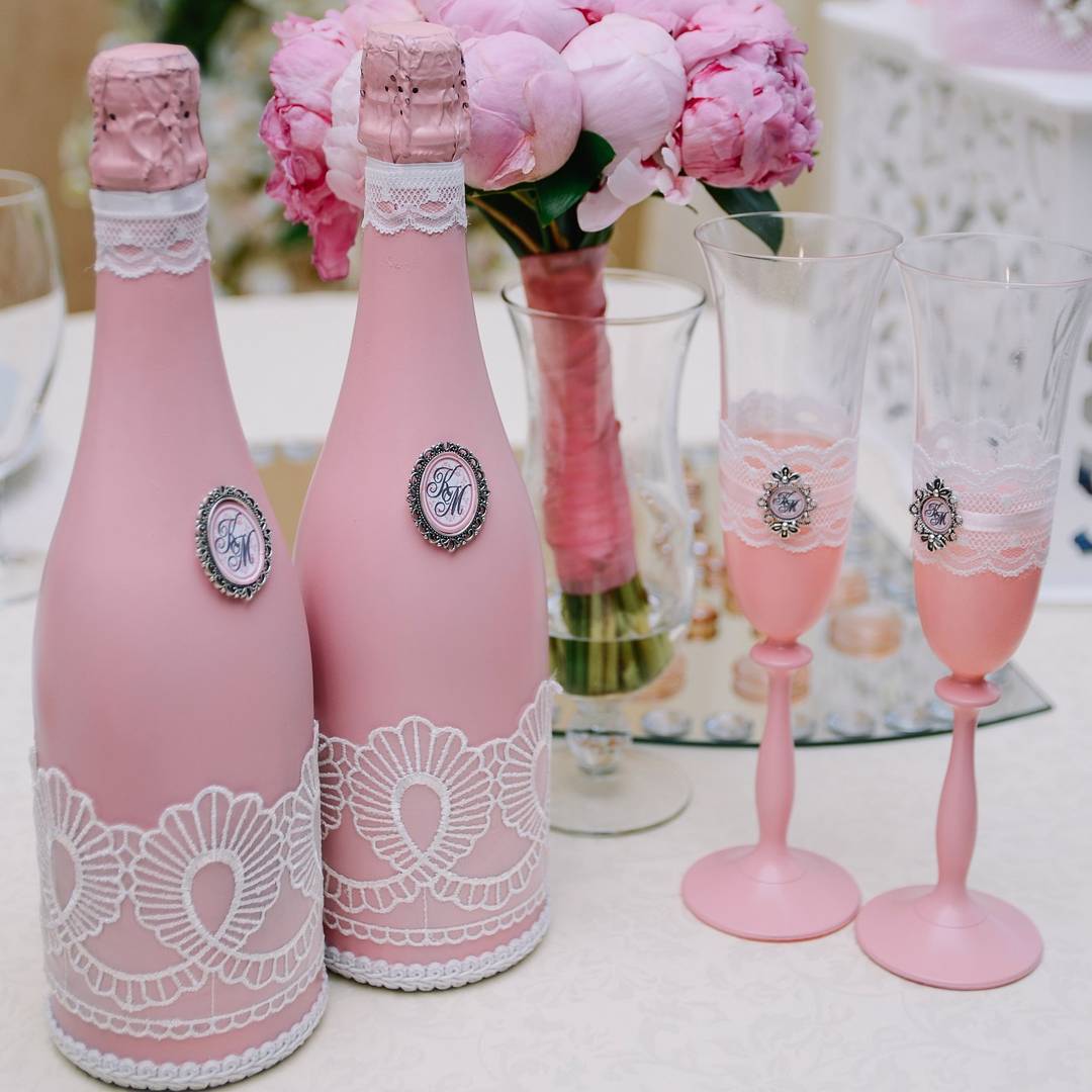 décoration de bouteilles de champagne pour une photo de mariage