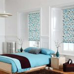 beaux rideaux à l'intérieur avec une impression