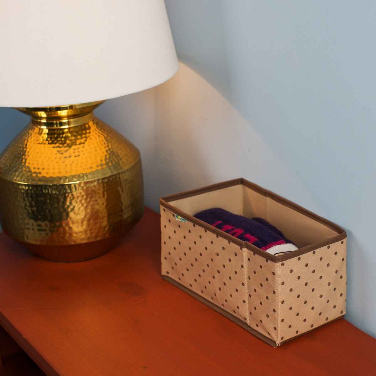 le décor de la boîte dans le couloir