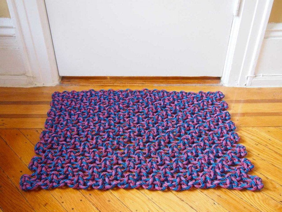vieux tapis de sol en macramé