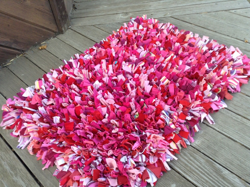 tapis de vieilles choses sur la grille