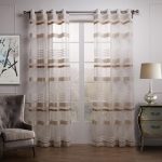 tulle rayé à l'intérieur
