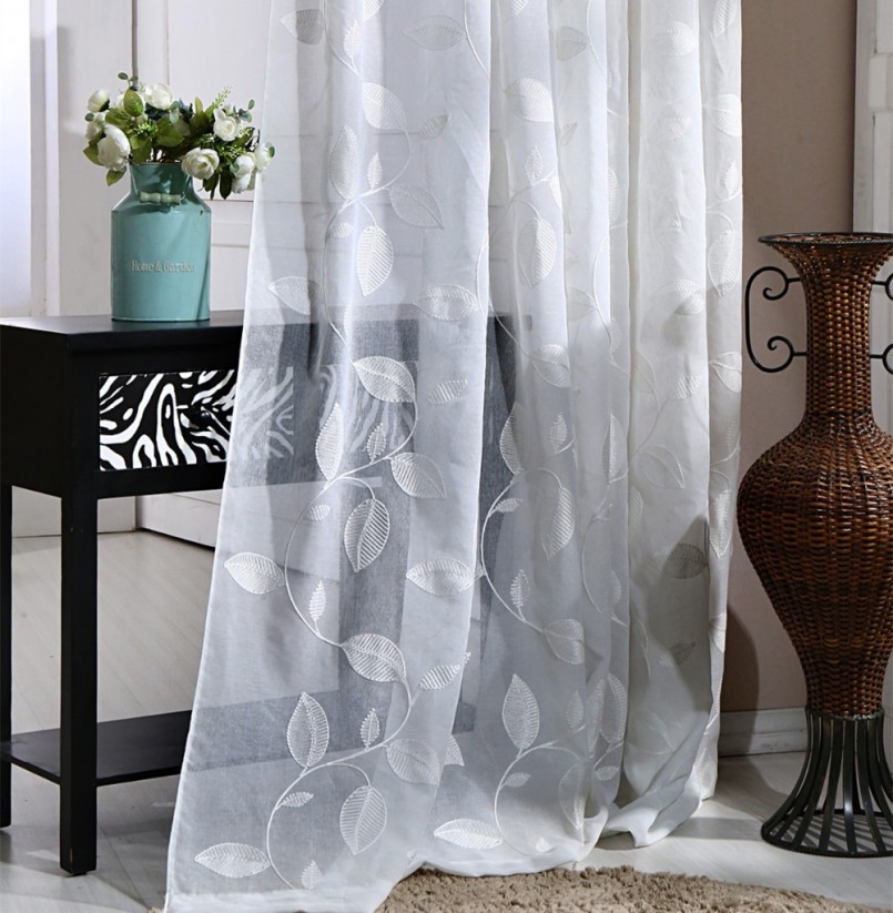 tulle dengan gambar rekaan sulaman
