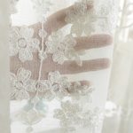 tulle dengan reka bentuk gambar sulaman