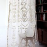 tulle dengan hiasan gambar sulaman