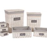 décorer des boîtes avec des matériaux de rebut
