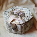 décor de cercueil de journal