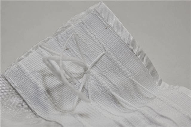 lacets sur le rideau