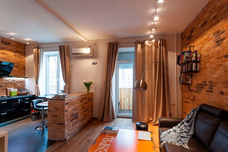 rideaux sur la fenêtre avec décor de balcon