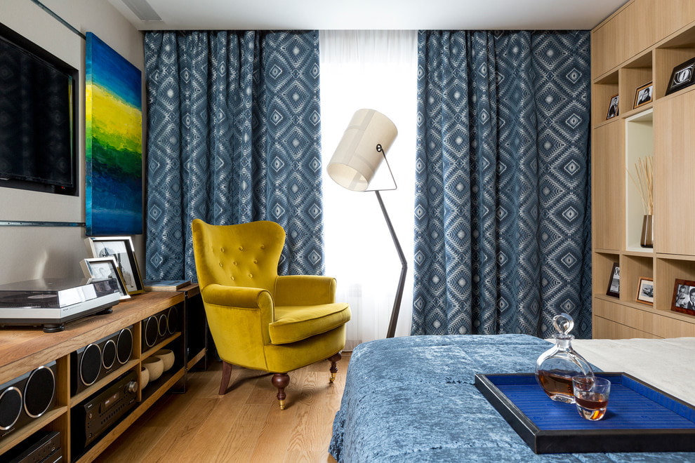 curtains with a pattern in the interior
