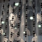 Cortinas de bricolaje a partir de materiales de chatarra interiores.