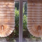 Cortinas de bricolaje de materiales de desecho.