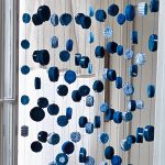 Cortinas de bricolaje de materiales de desecho.