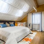 rideaux dans une photo de décor de maison en bois