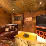 rideaux dans une photo de décor de maison en bois