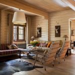 rideaux dans une maison en bois