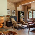 rideaux dans une maison en bois