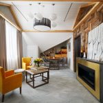 rideaux dans une maison en bois