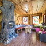 rideaux dans une photo de décoration de maison en bois