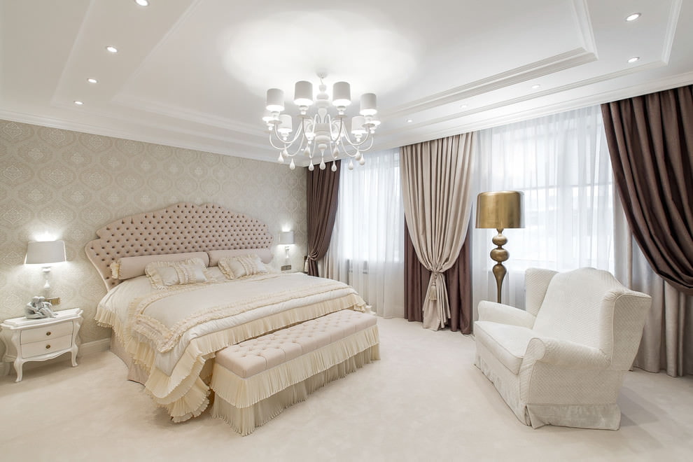 rideaux à l'intérieur de la chambre
