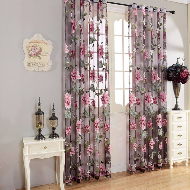 tulle avec broderie dans le hall