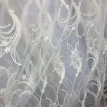 tulle dengan hiasan gambar sulaman