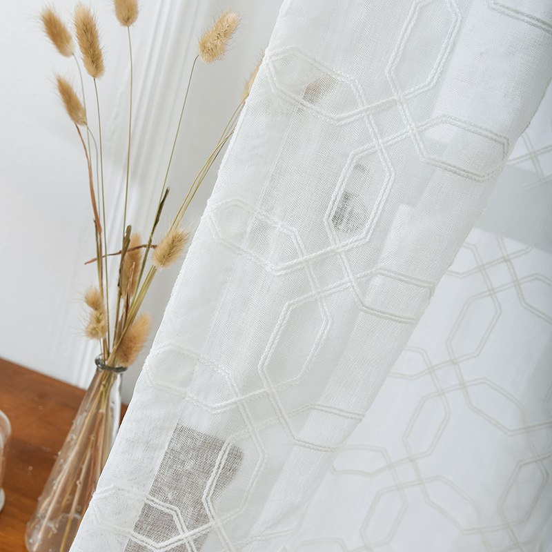 tulle dengan geometri sulaman