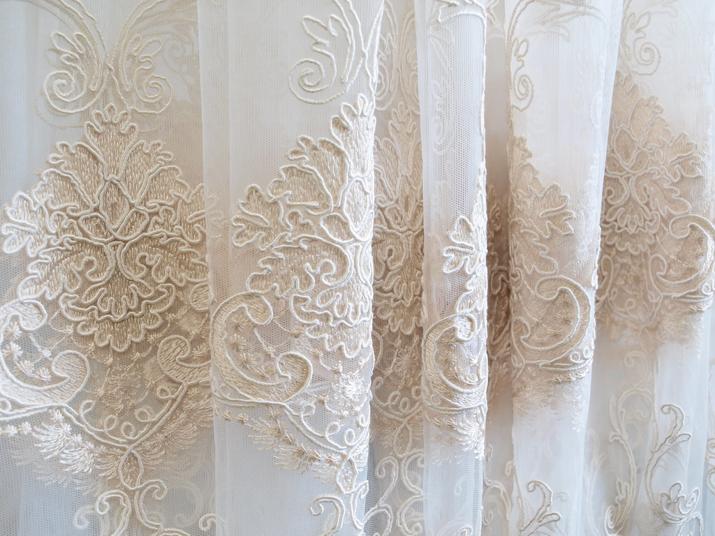 tulle dengan idea dalaman sulaman