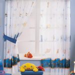 tulle en bleu bébé blanc