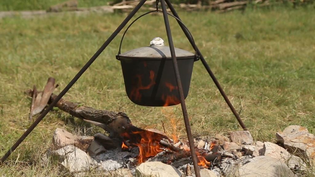 chaudron sur trépied