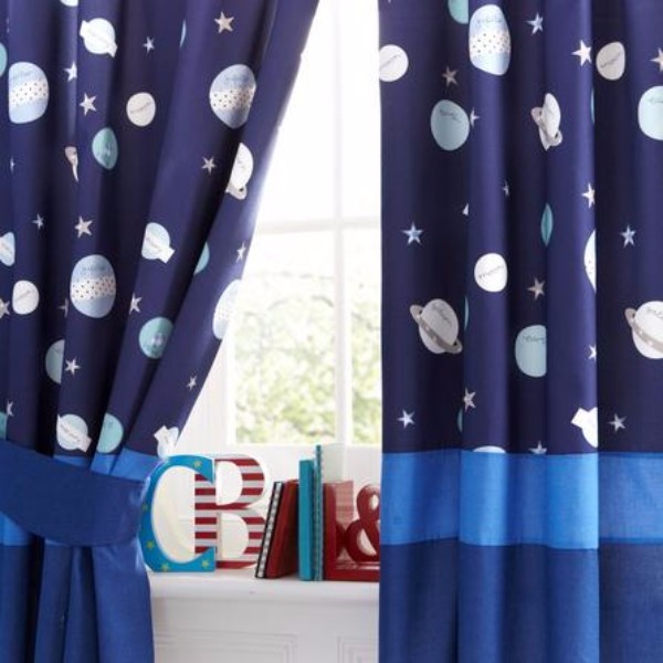 rideaux pour un enfant avec des étoiles